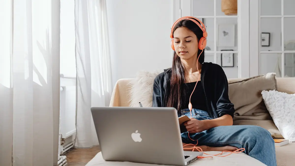 15 Online Economics Programs for High School Students