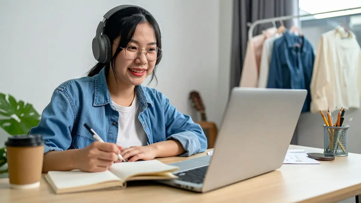 15 Online Business Courses for High School Students