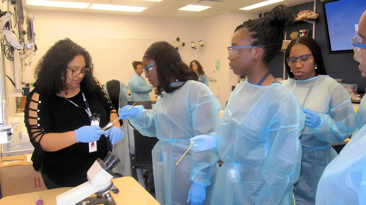 15 Medical Shadowing Opportunities for High School Students 3