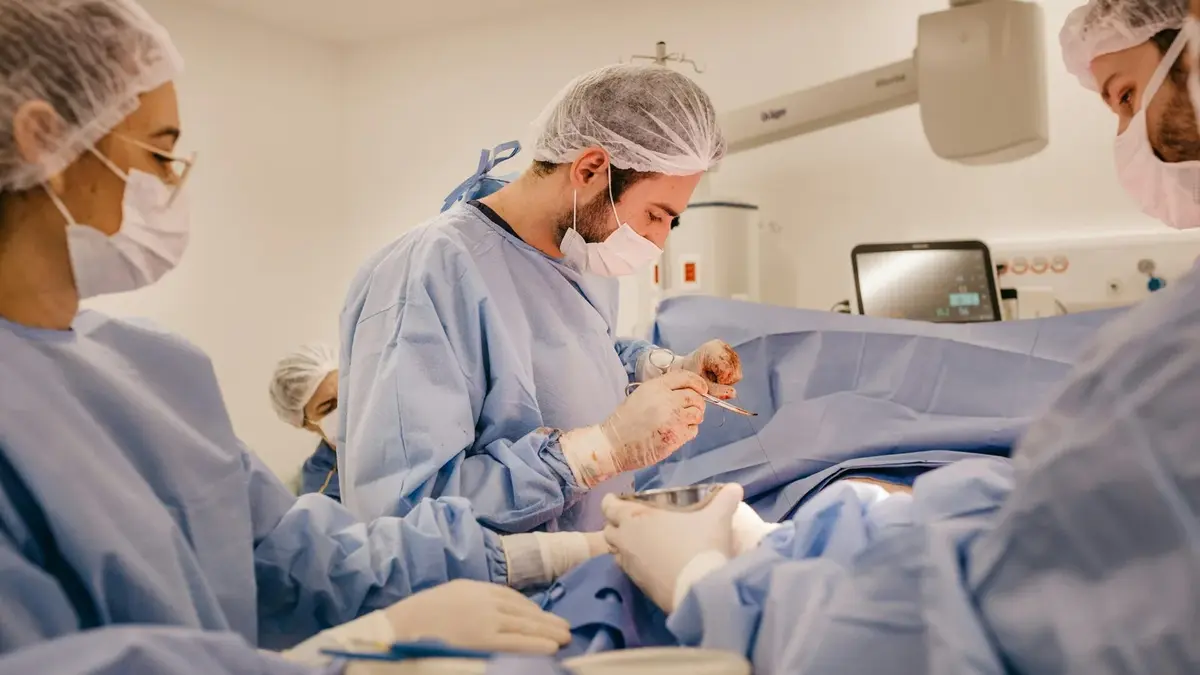 15 Medical Internships for High School Students in 2026