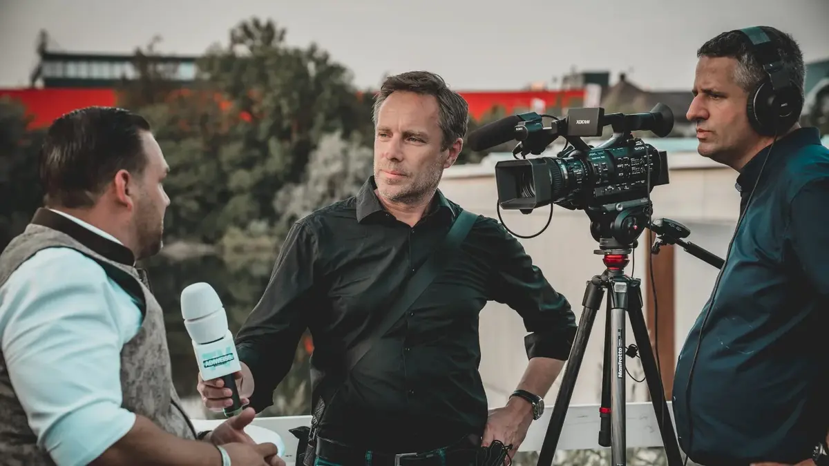 15 Media & Journalism Classes in the UK for High School Students