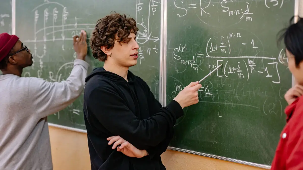 15 Math Programs in the UK for High School Students