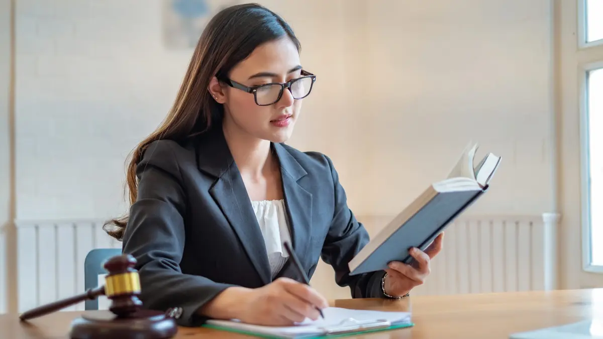 15 Law Summer Schools in the UK for High School Students