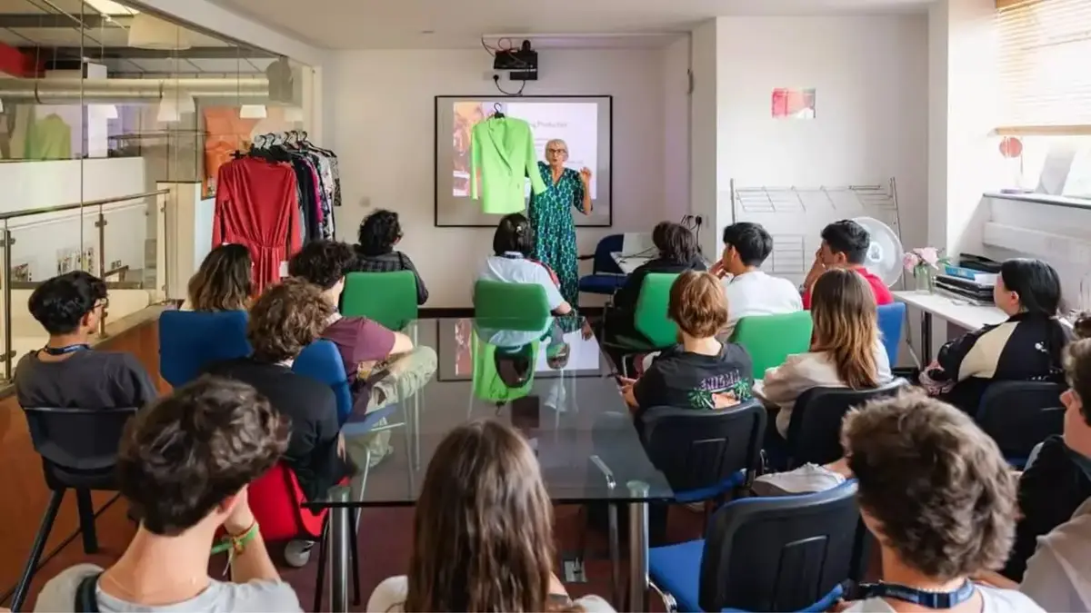 15 Fashion Internships in New York for High School Students 1