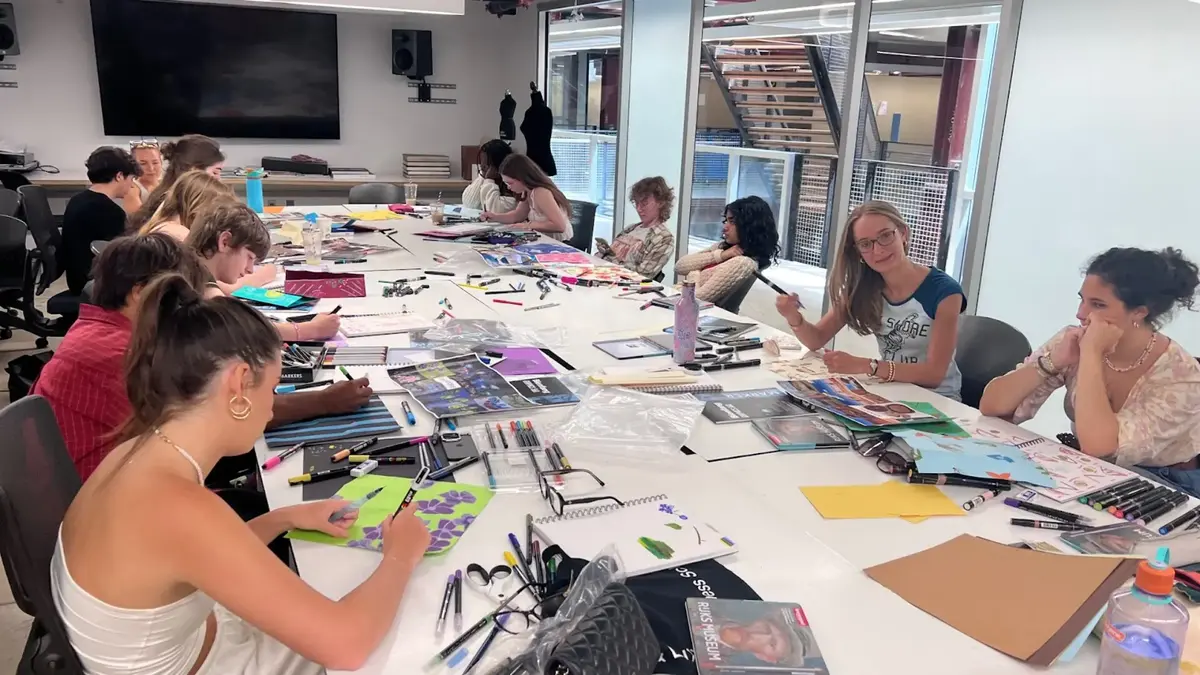 15 Fashion Internships for High School Students 3