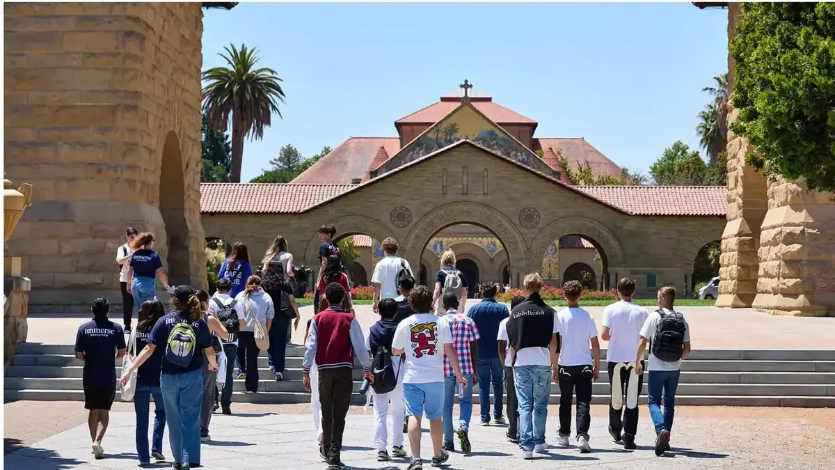 15 Economics Programs in Canada for High School Students 2