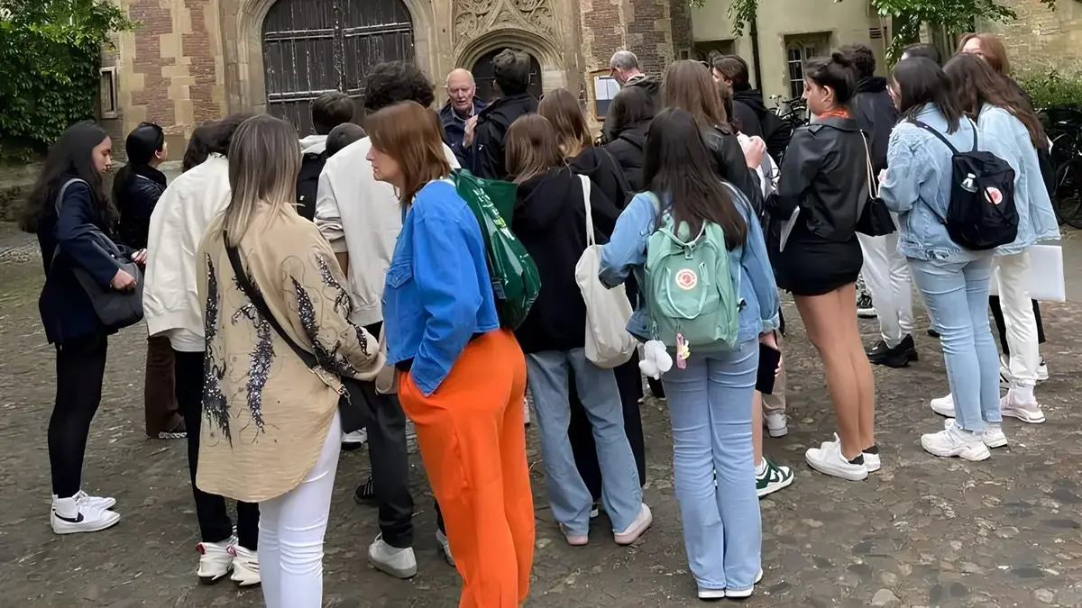 15 English Summer Programs in Europe for High School Students 3