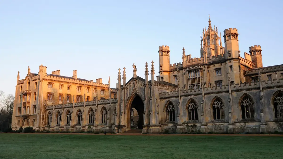 15 Economics Summer Schools in Cambridge for High School Students