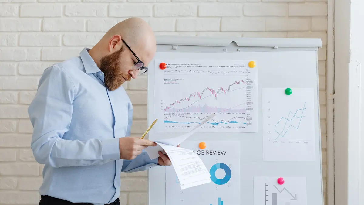 15 Economics Programs in Canada for High School Students