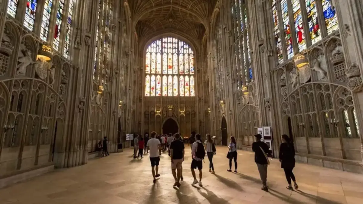 15 Economics In-Person Programs in the UK for High School Students 1