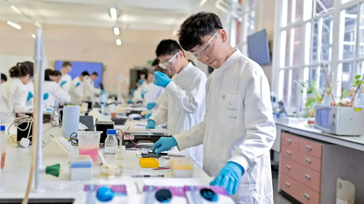 15 Biology Summer Schools in the UK for High School Students 2