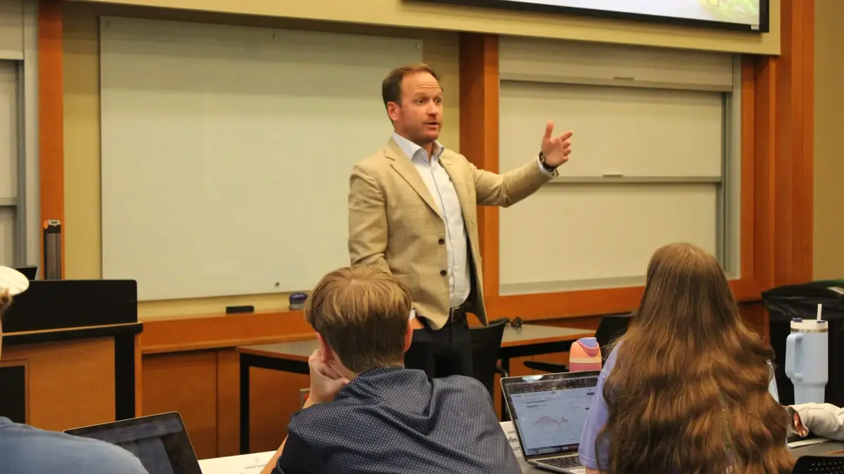 15 Banking and Finance Summer Programs for High School Students 3