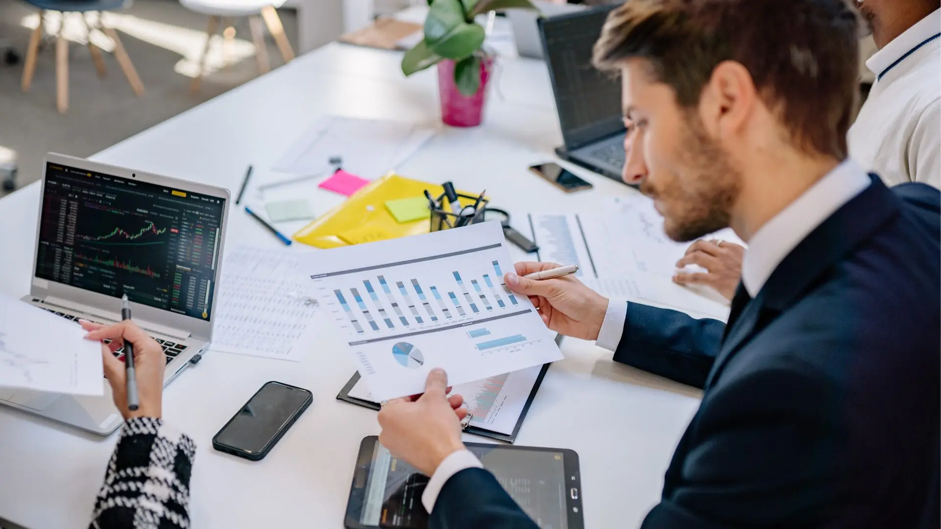 Business Internships for High School Students: 50 Opportunities from New York City to Virtual