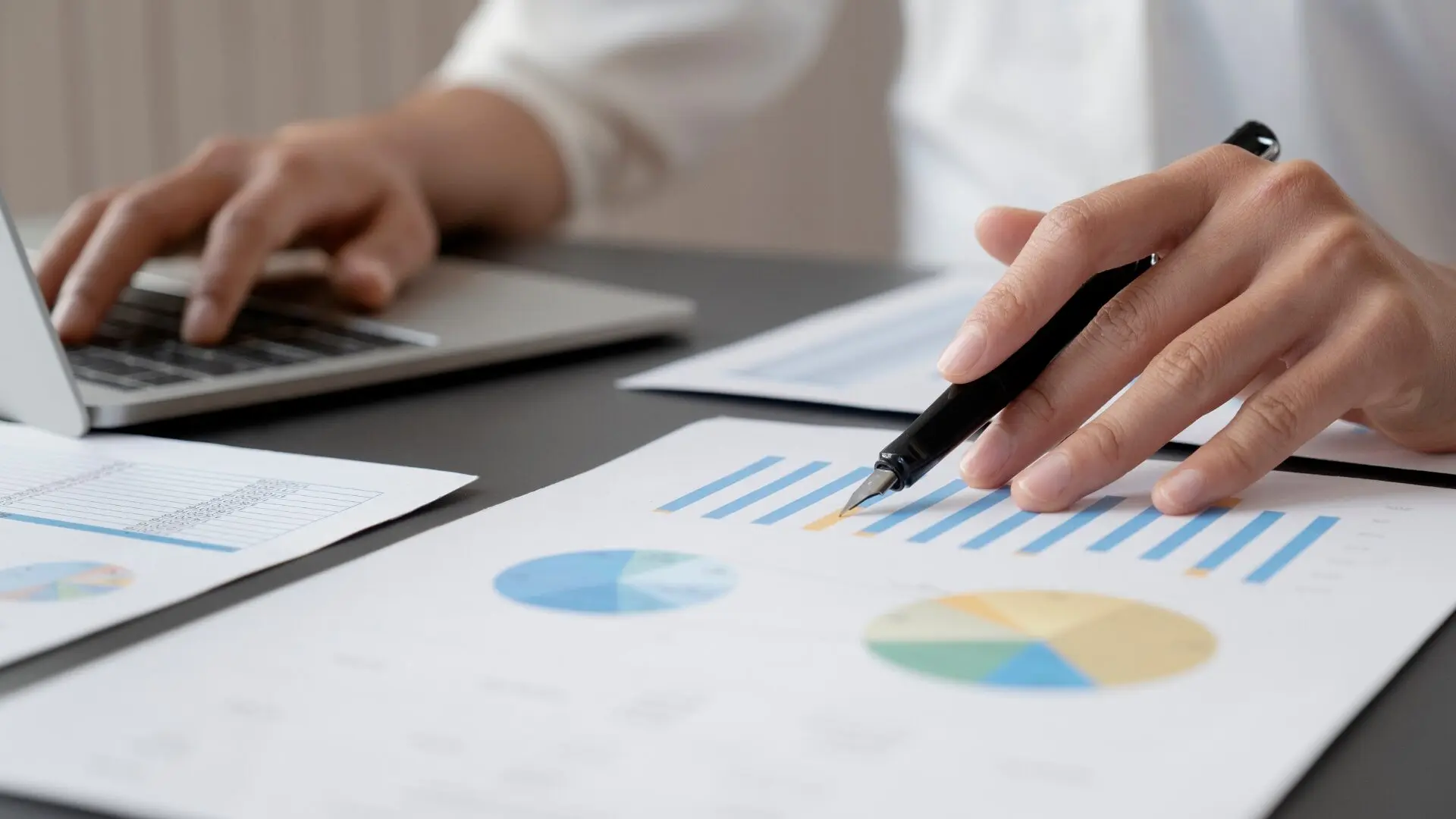 Investment Banking Work Experience: 20 Opportunities for High School Students in the UK