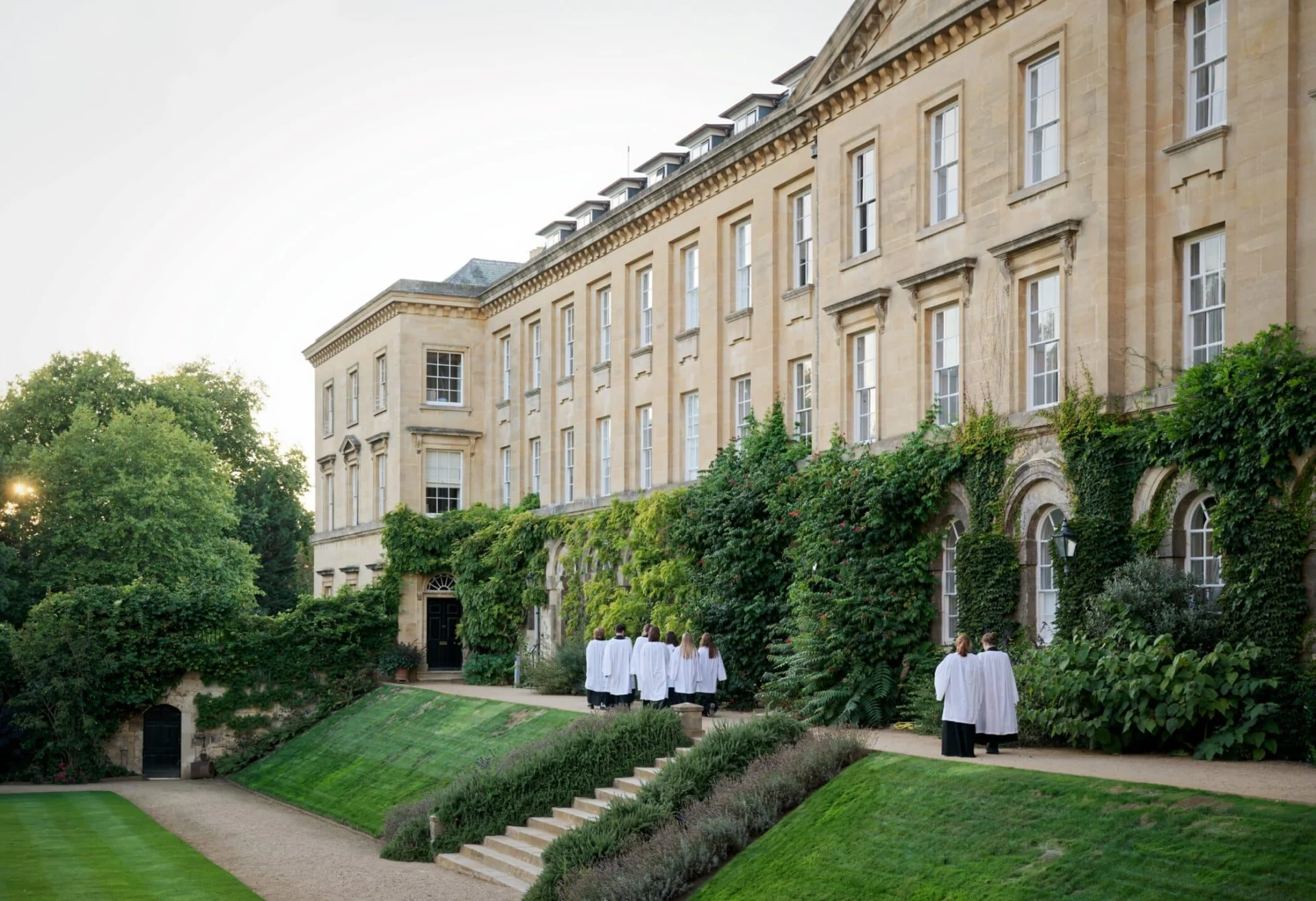 How Hard Is It to Get Into Oxford? The Process and How to Stand Out
