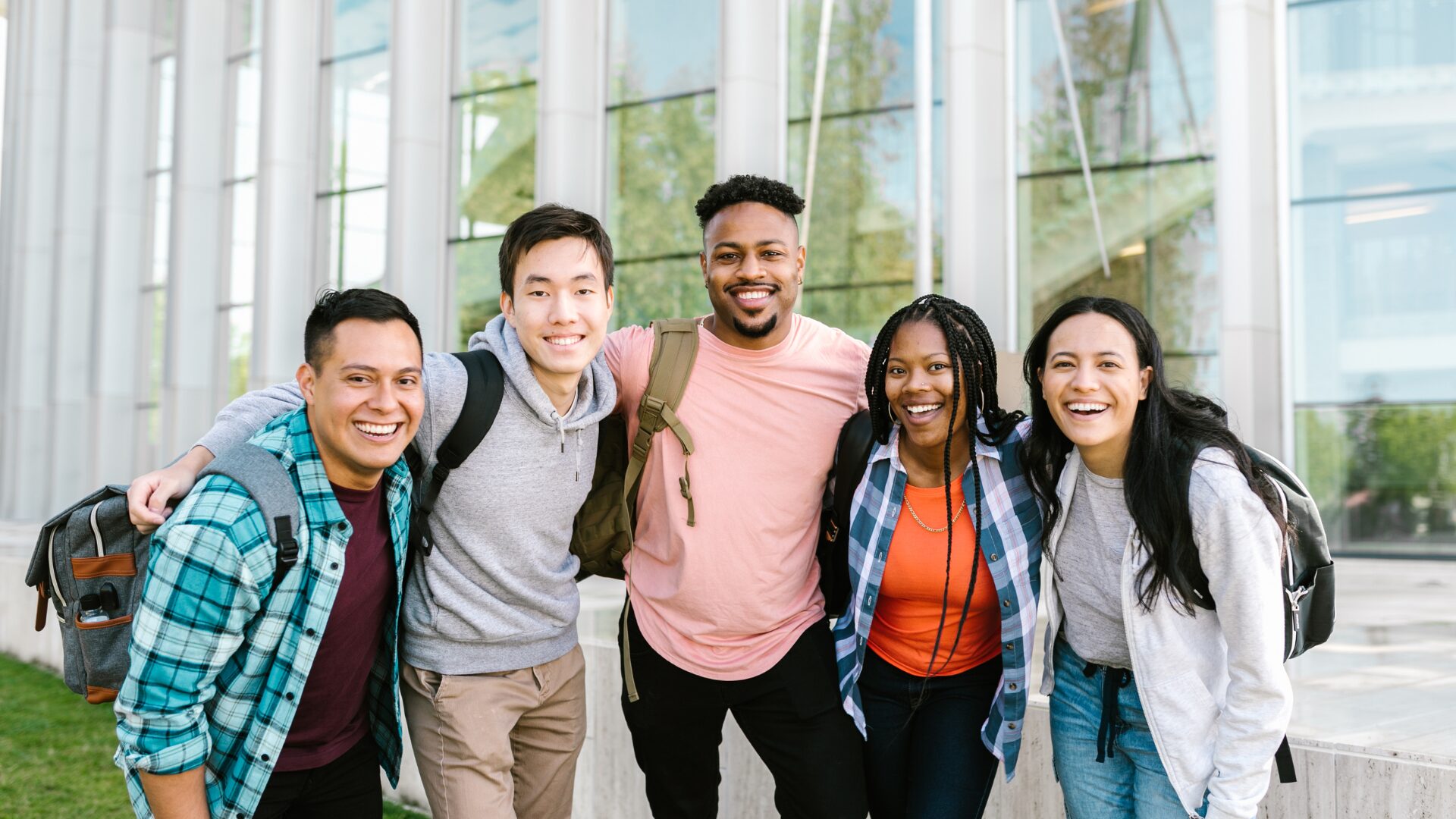 15 Free International Summer Programs for High School Students