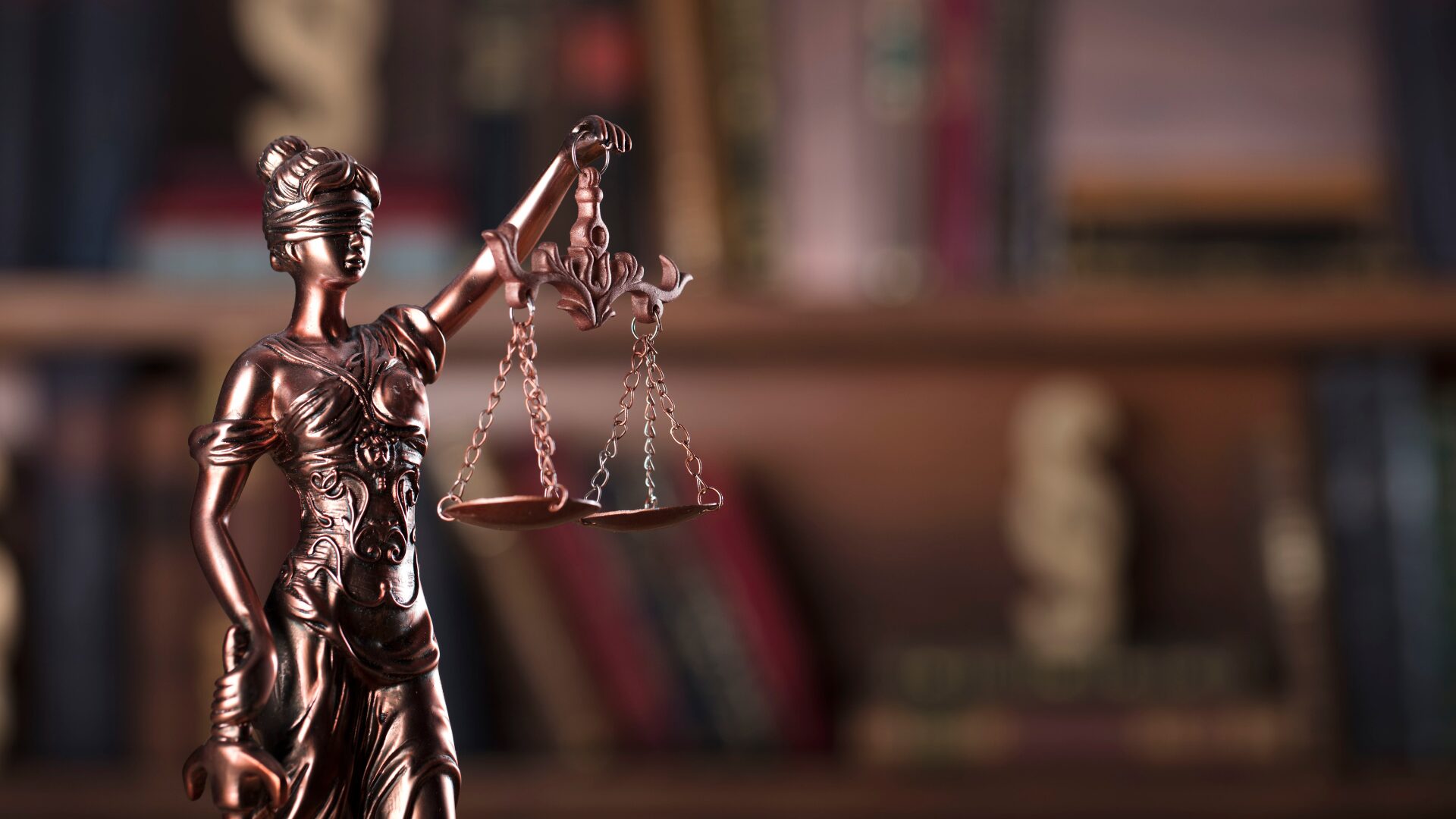 15 Law Courses for High School Students