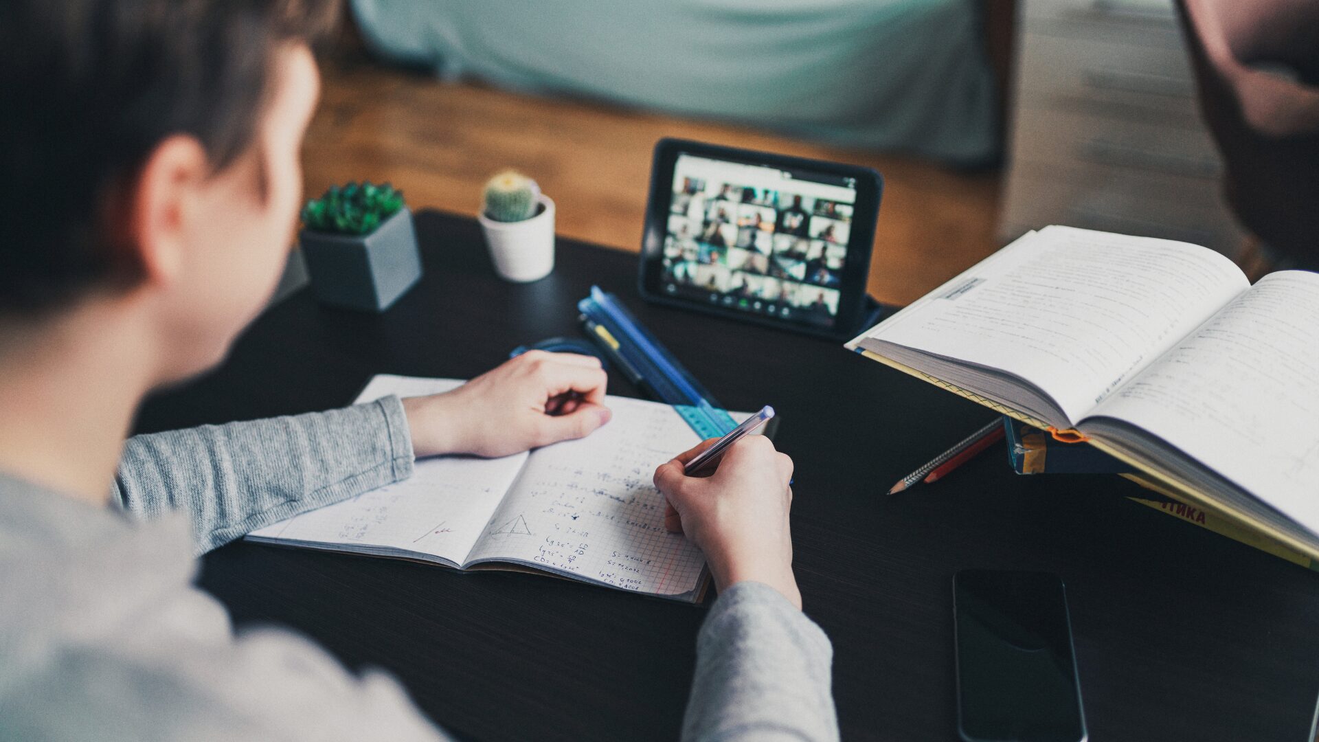 15 Best Online STEM Courses for High School Students