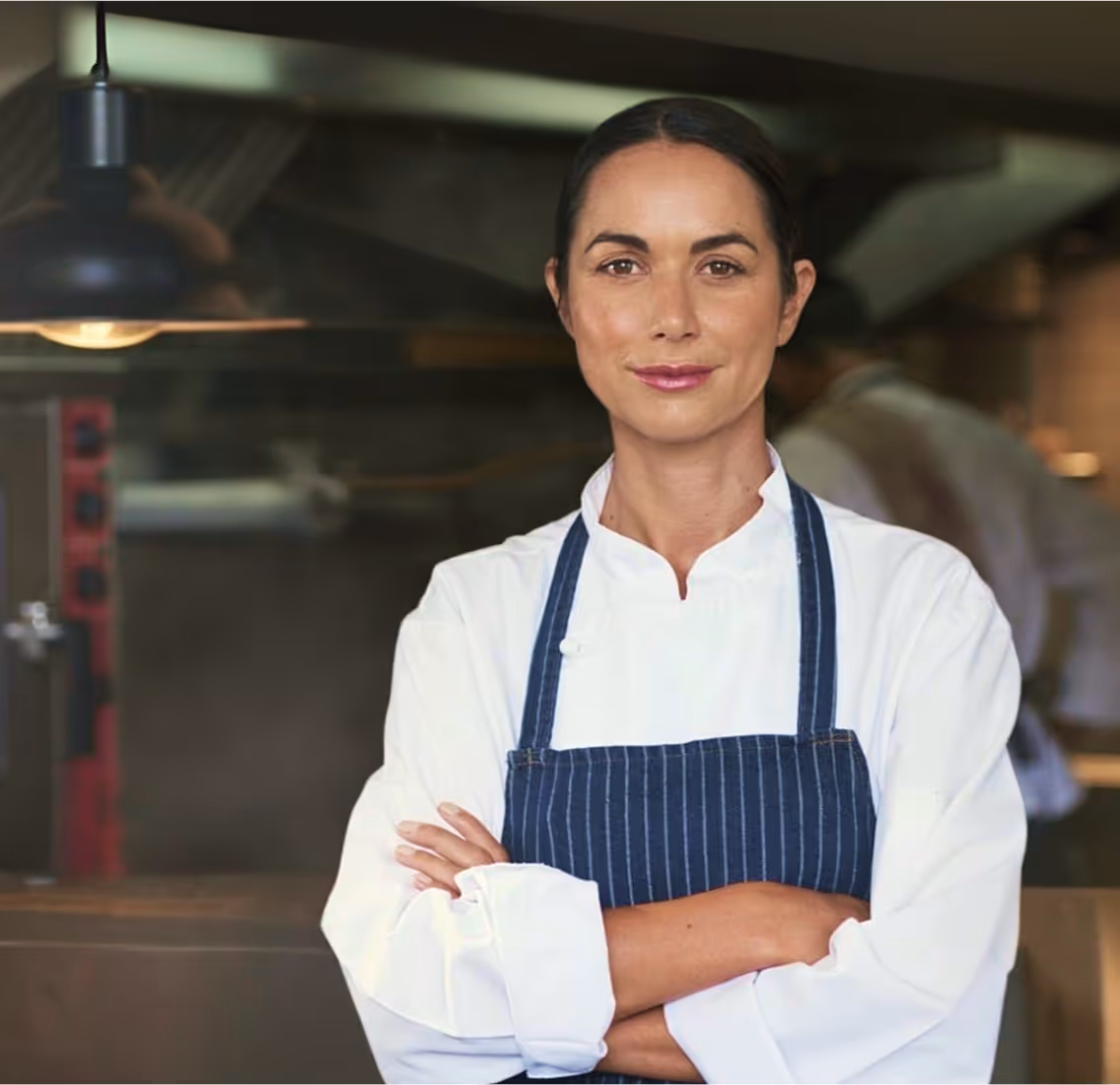 Une cheffe de cuisine dans sa cuisine | Lift