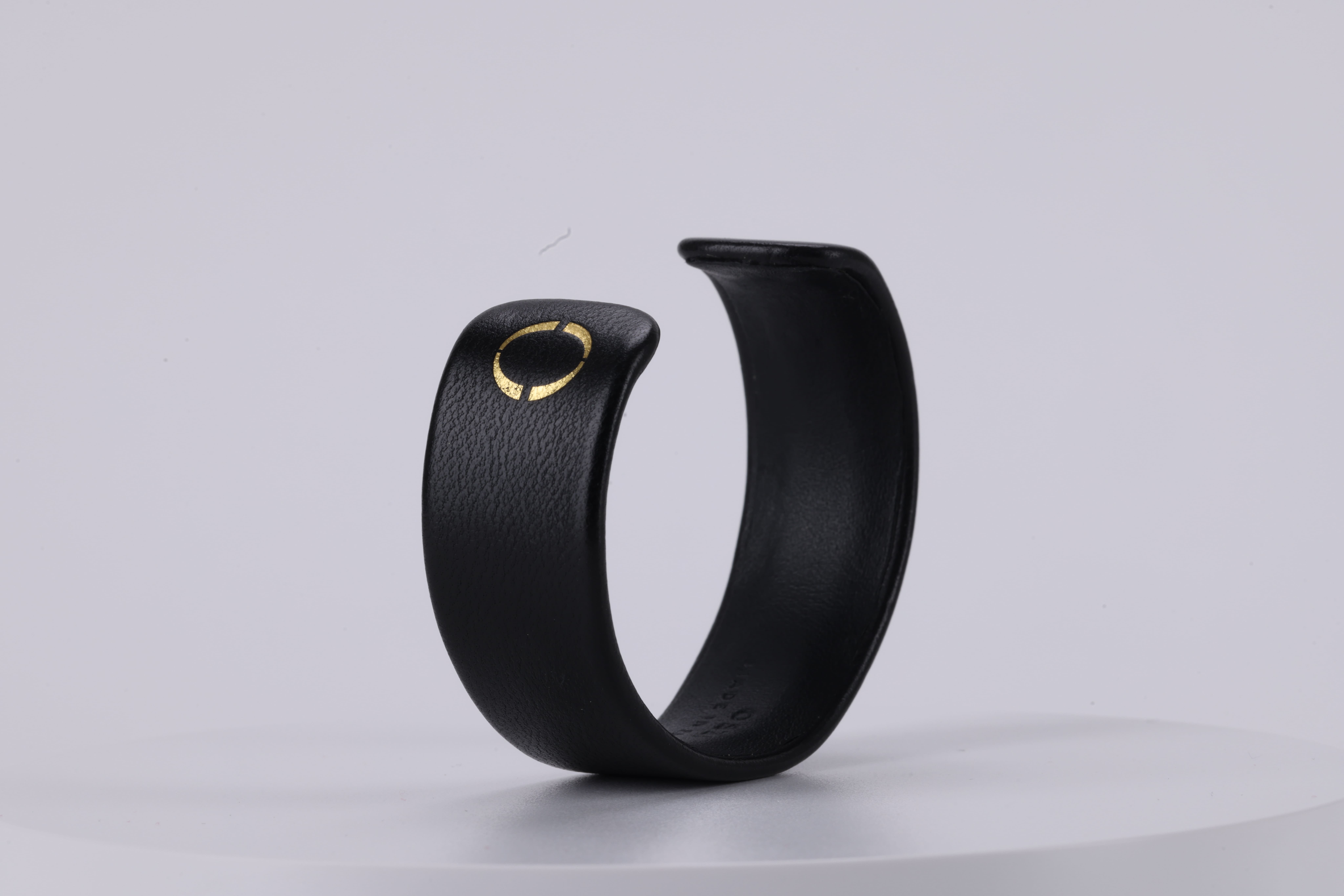 The First Touch – Bracelet Black & Gold