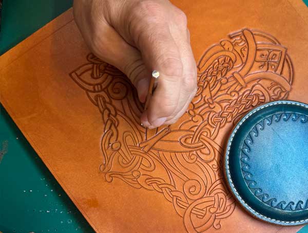 Punziertechnik in Aktion