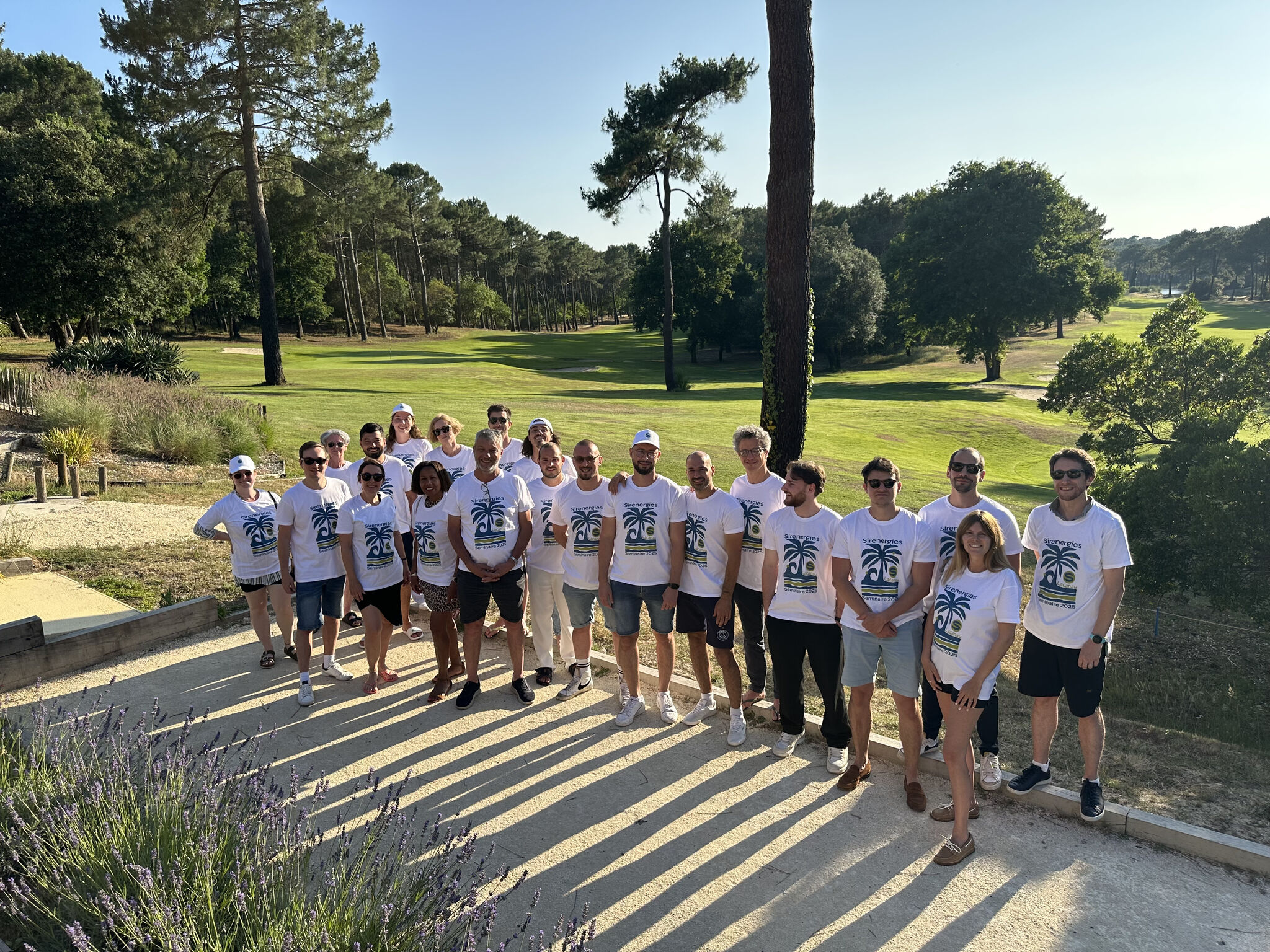 Photo de groupe collaborateurs Sirenergies - Séminaire 2025
