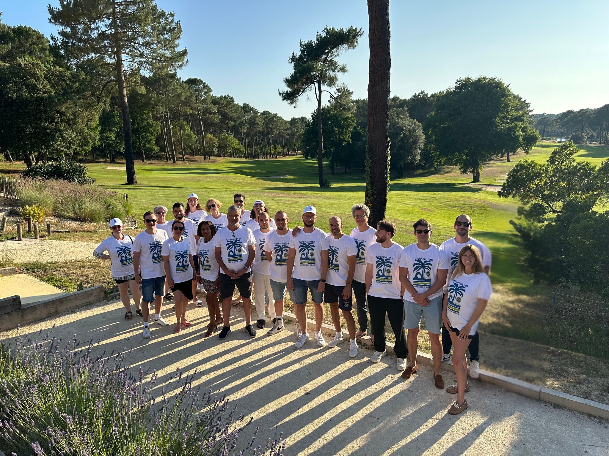Photo de groupe collaborateurs Sirenergies - Séminaire 2025