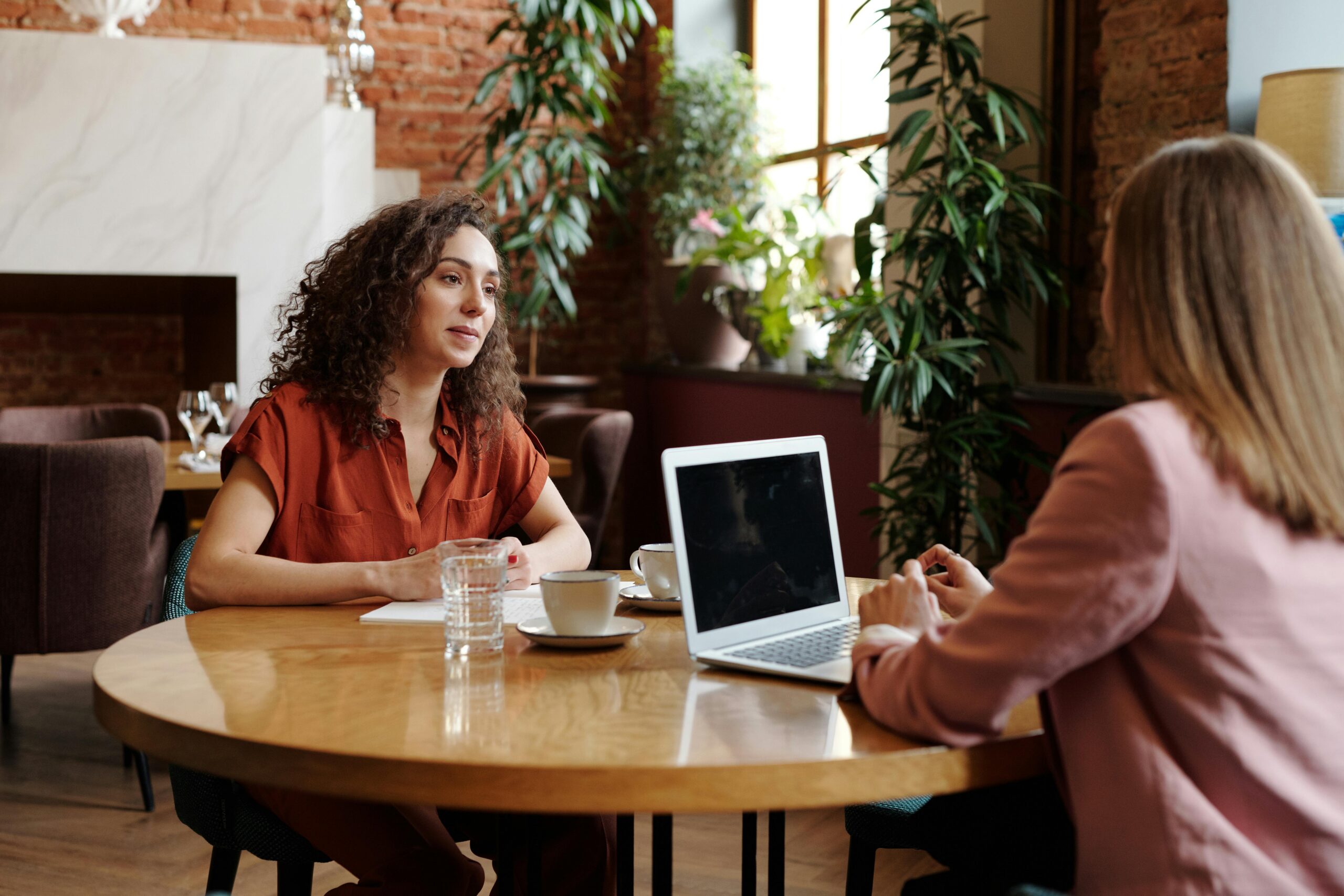 Candid shot of interview questions in finance discussion in a casual cafe setting.