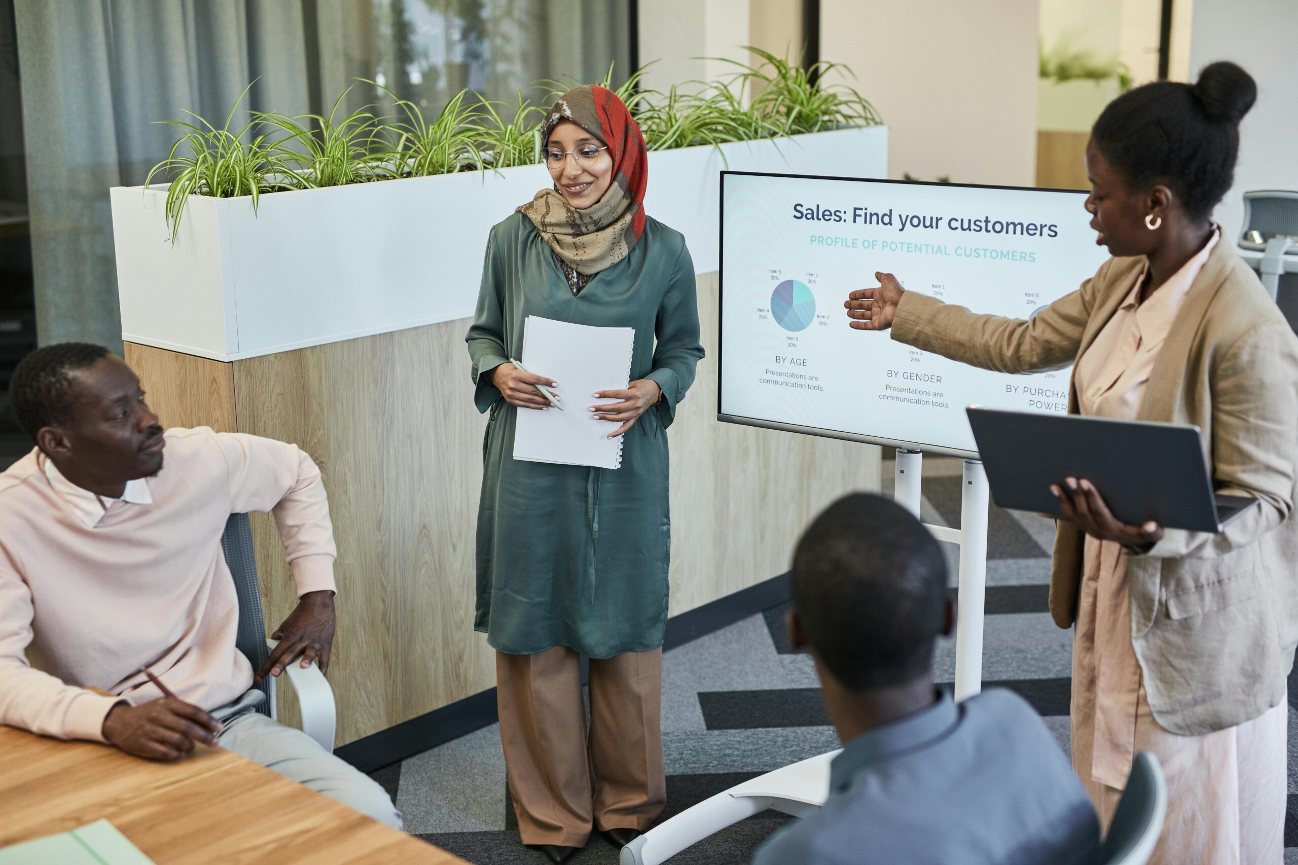 Presentation on marketing 4Ps to find customers, showcasing effective strategies.