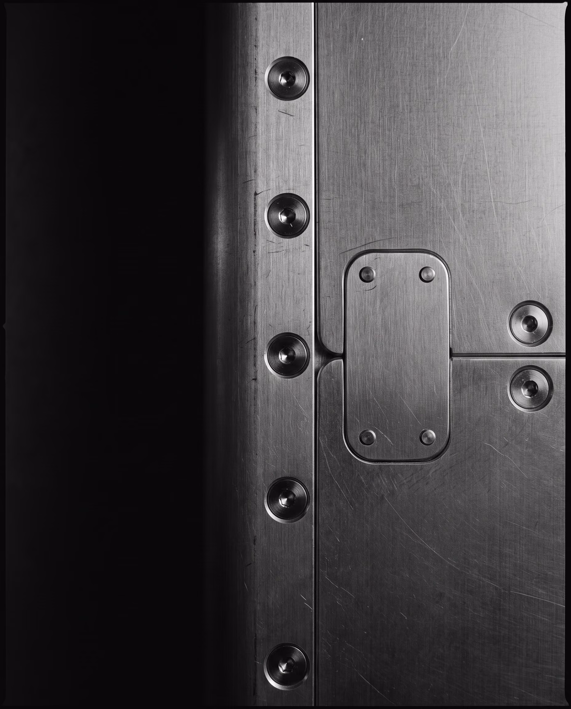 Machined billet plate seam with countersunk fasteners