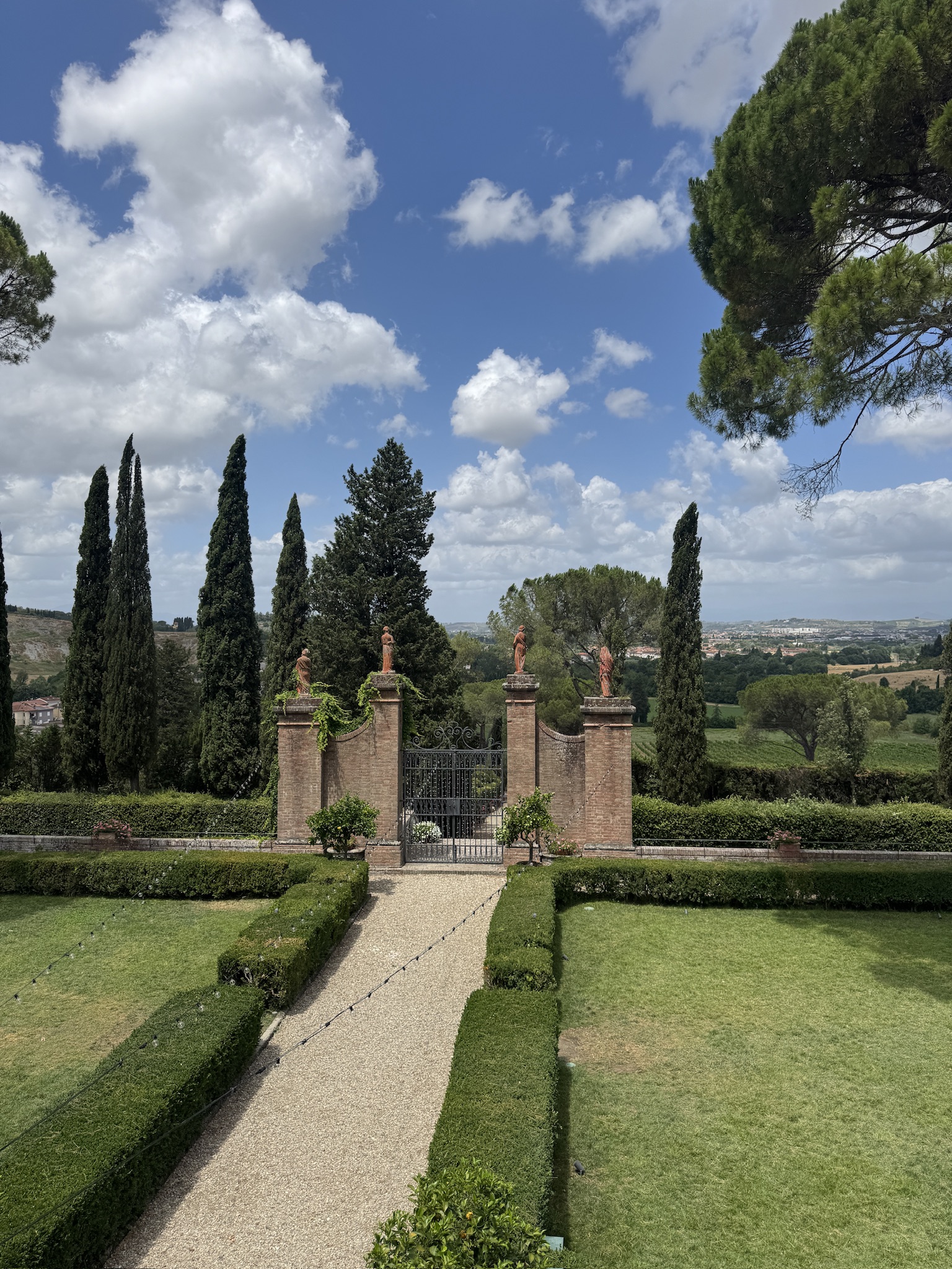 Tuscan villa garden for destination weddings Italy