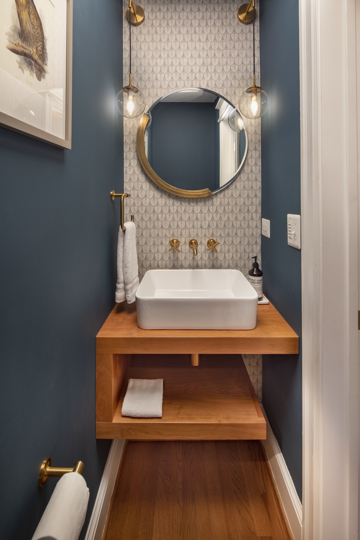 Mid-Century inspired bathroom with retro elements and modern functionality