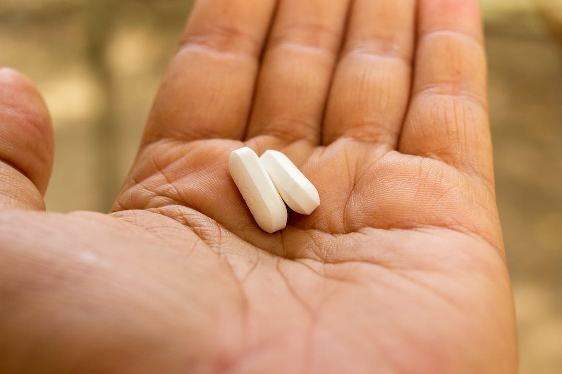 what does naltrexone do for opioids