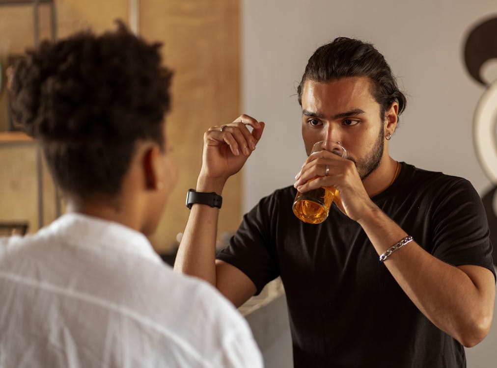 how does alcohol affect the urinary system