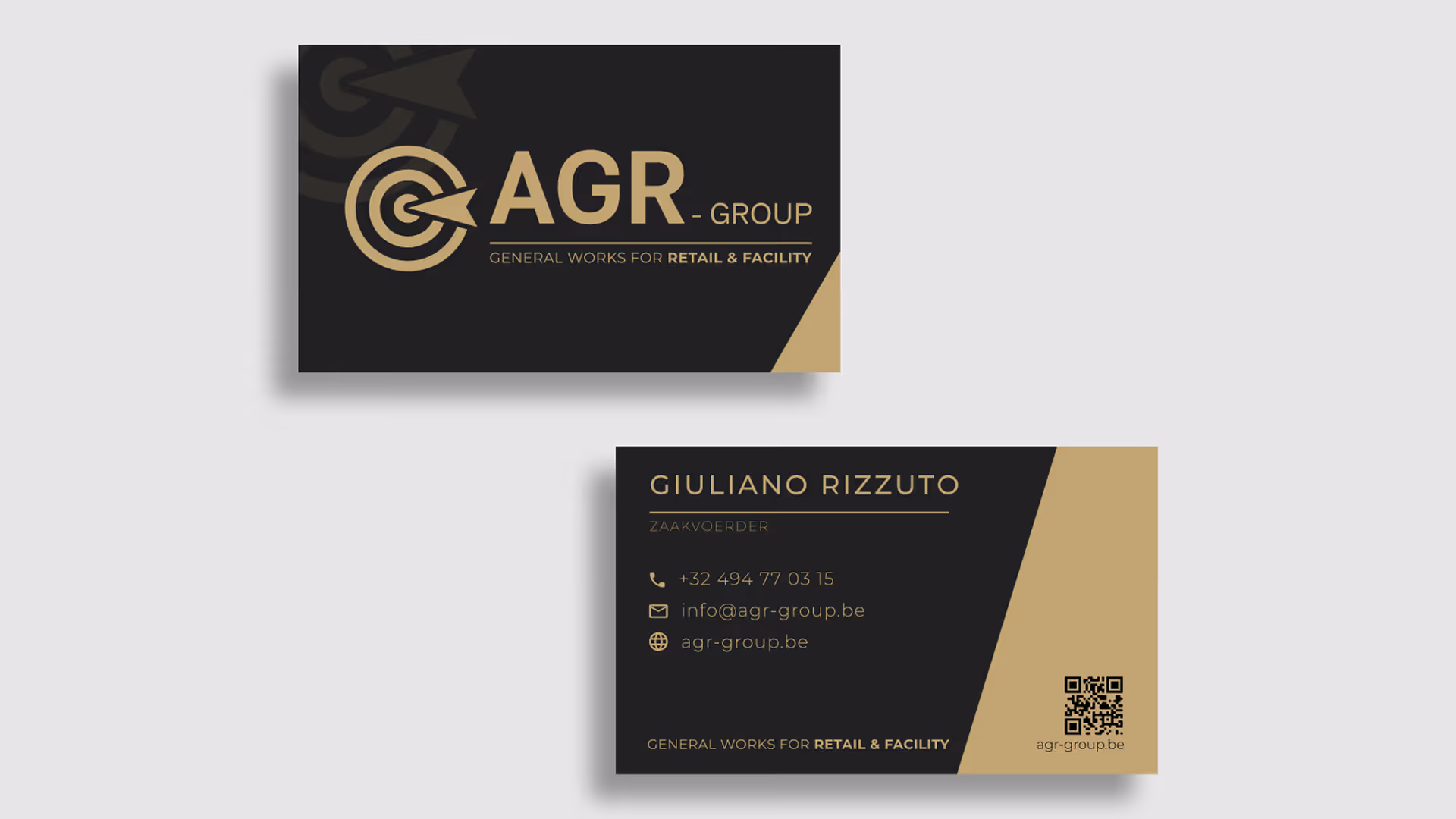 Zwarte en gouden visitekaartjes van AGR-Group met naam, contactgegevens en logo.