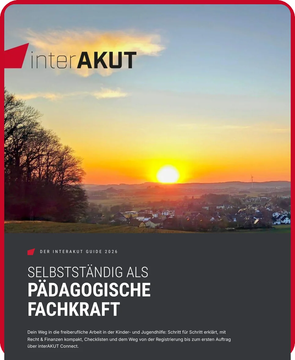 Titelseite des interAKUT Guide 2026: Selbstständig als pädagogische Fachkraft