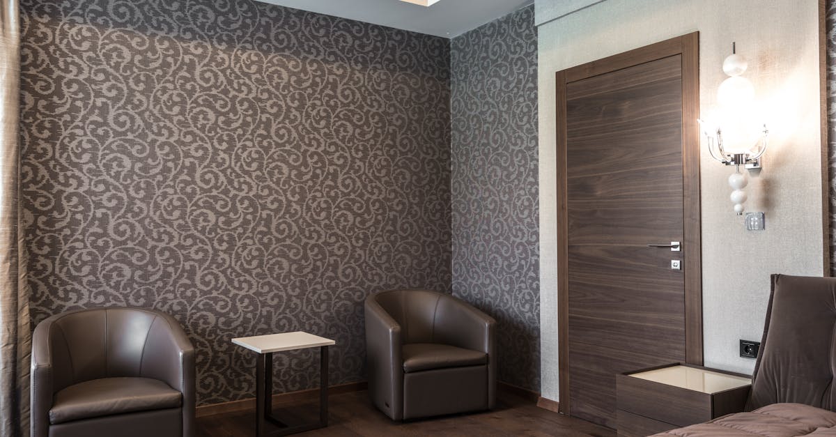 Chambre d'hôtel boutique élégante avec mobilier contemporain à La Rochelle