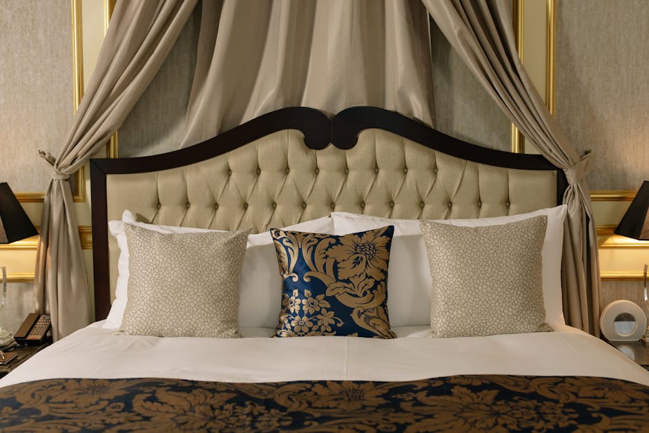 Chambre de boutique hôtel élégante avec literie soignée et décoration premium — expérience client qui fidélise en direct