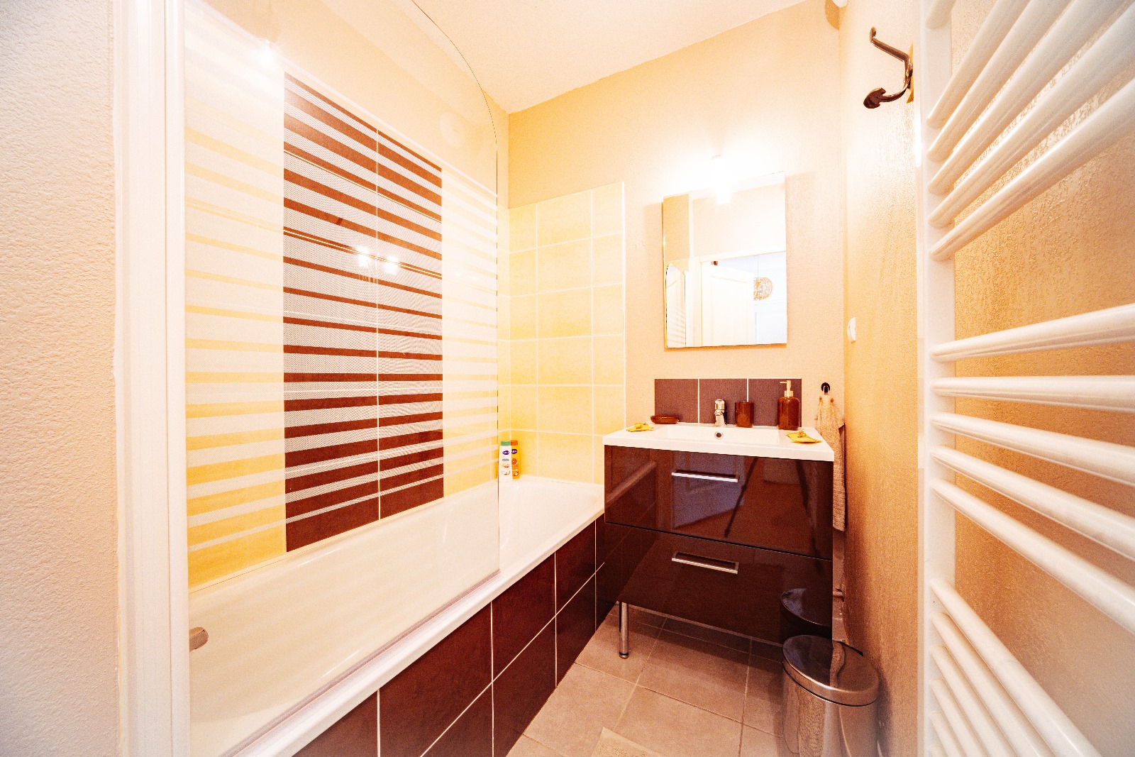 Le Sapin - Lumineux & chaleureux - Parking