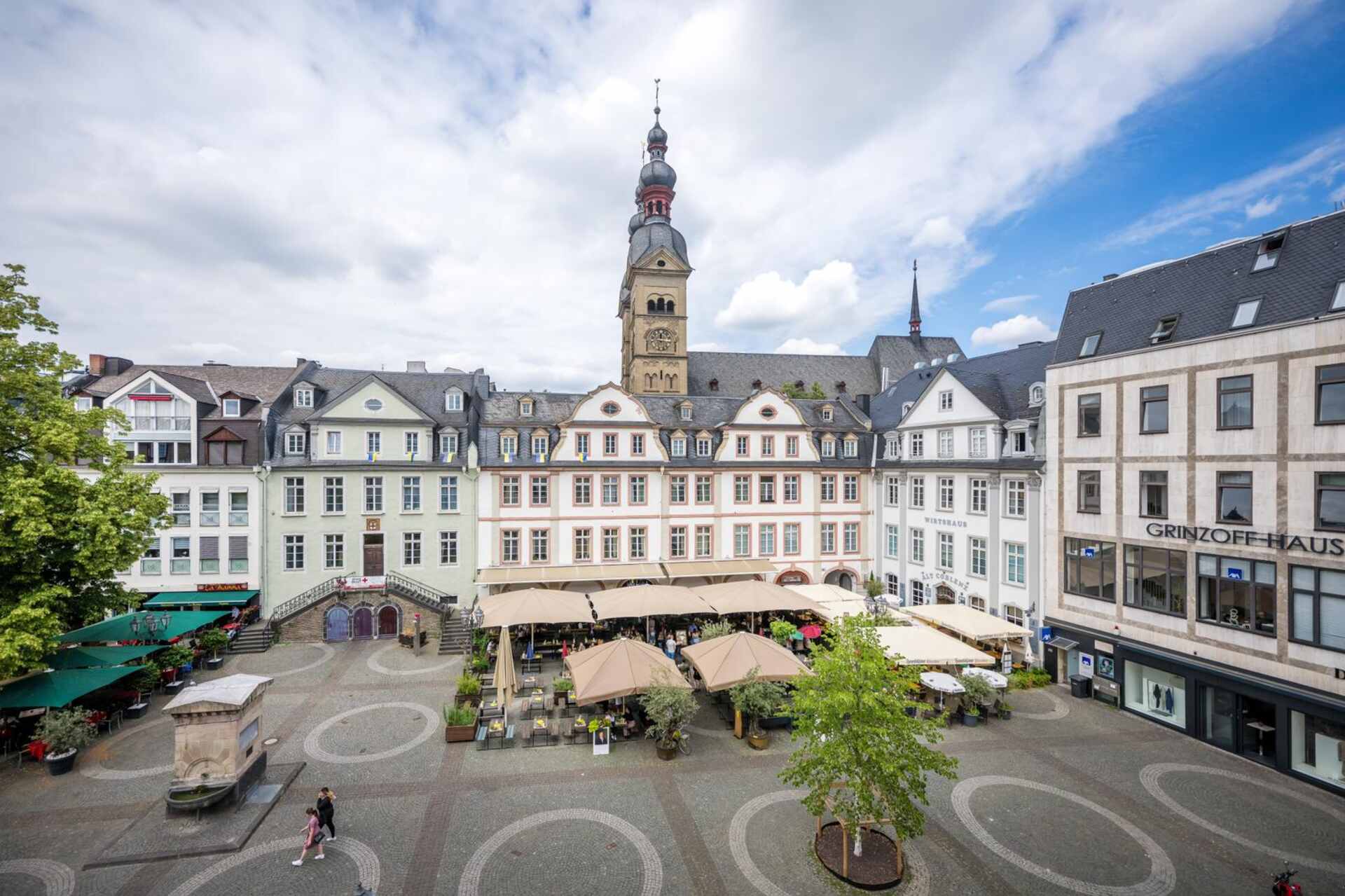 Marktplatz mit Kirche und Innenstadt