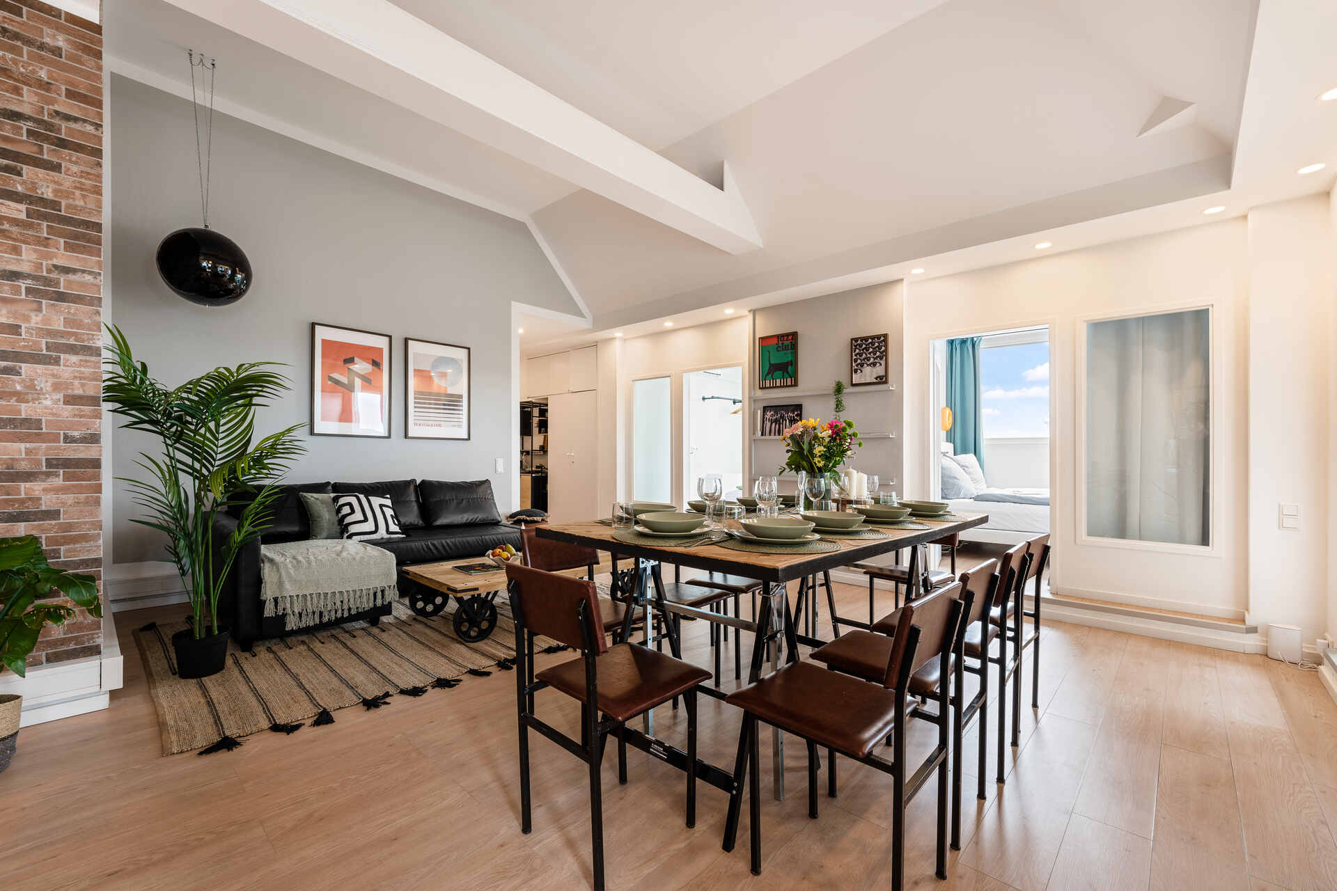 Essbereich und Wohnzimmer mit Vintage Elementen