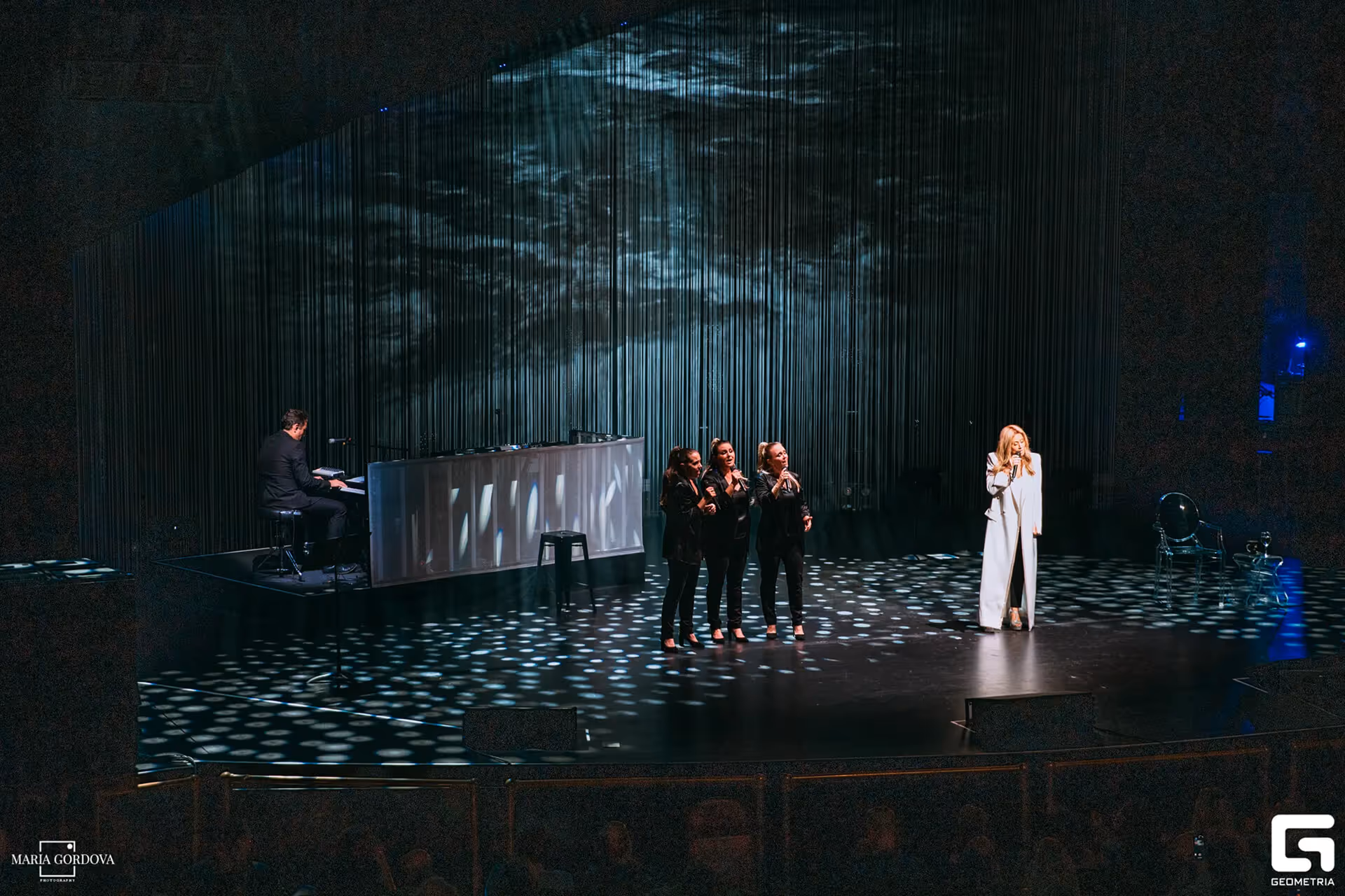 Lara Fabian at Dolby Theatre with microphone dramatic stage design