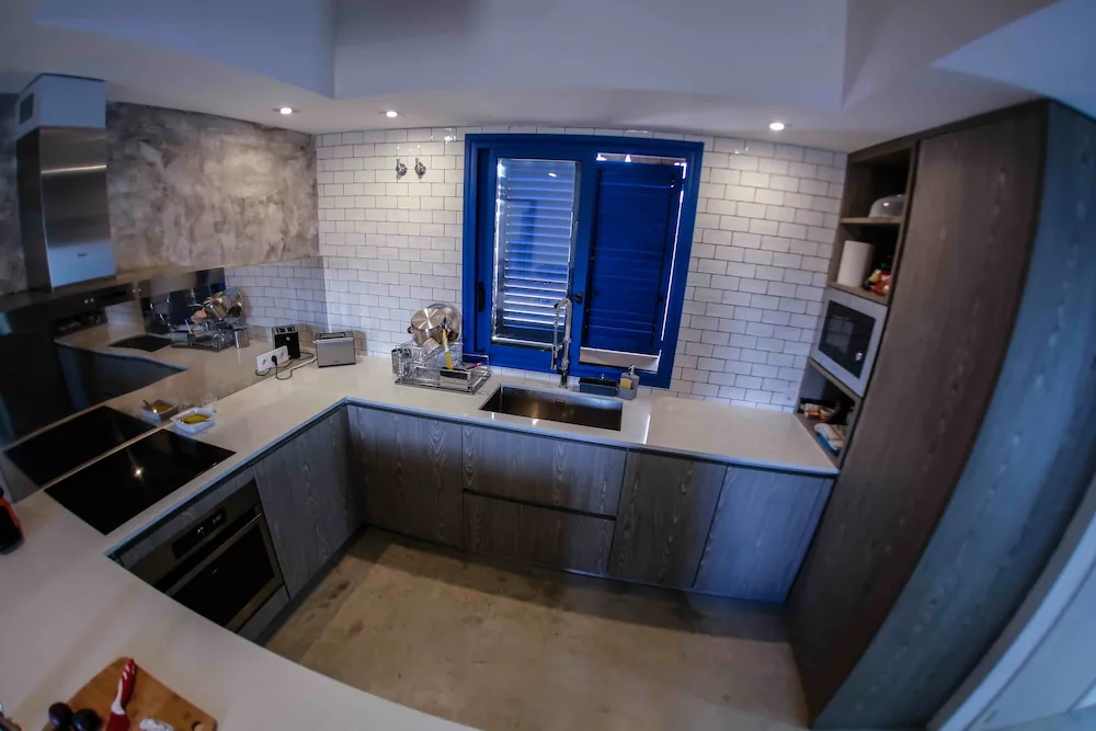 Cocina completamente equipada con luz natural en El Pilar de la Mola, Formentera