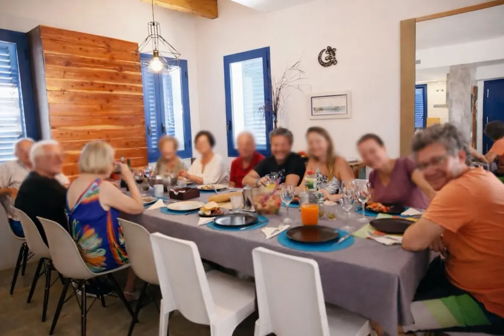 Comedor de Can Javi de Palma preparado para comidas en grupo