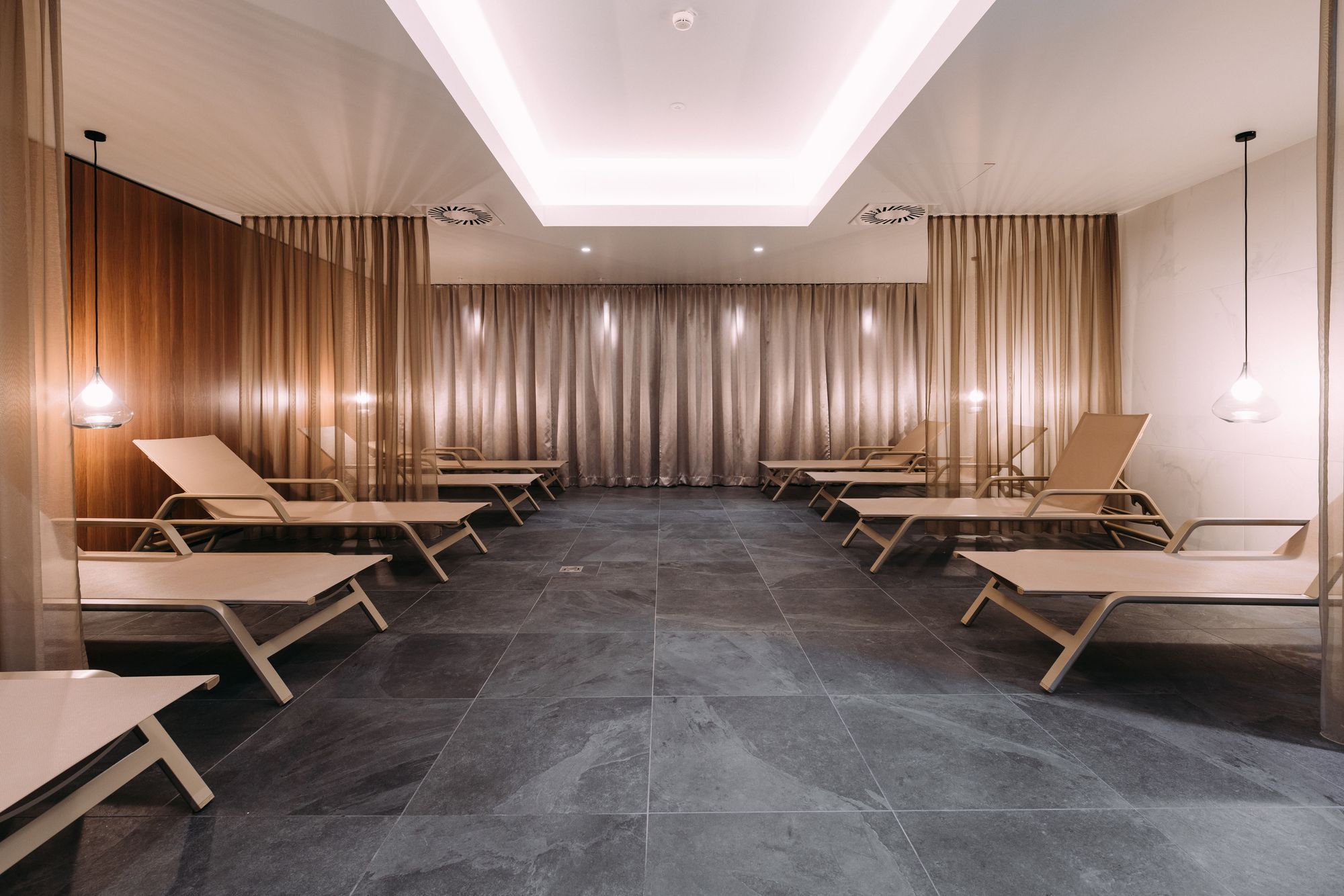 Experience the luxury of our premium gym & spa at Holmes Place ...