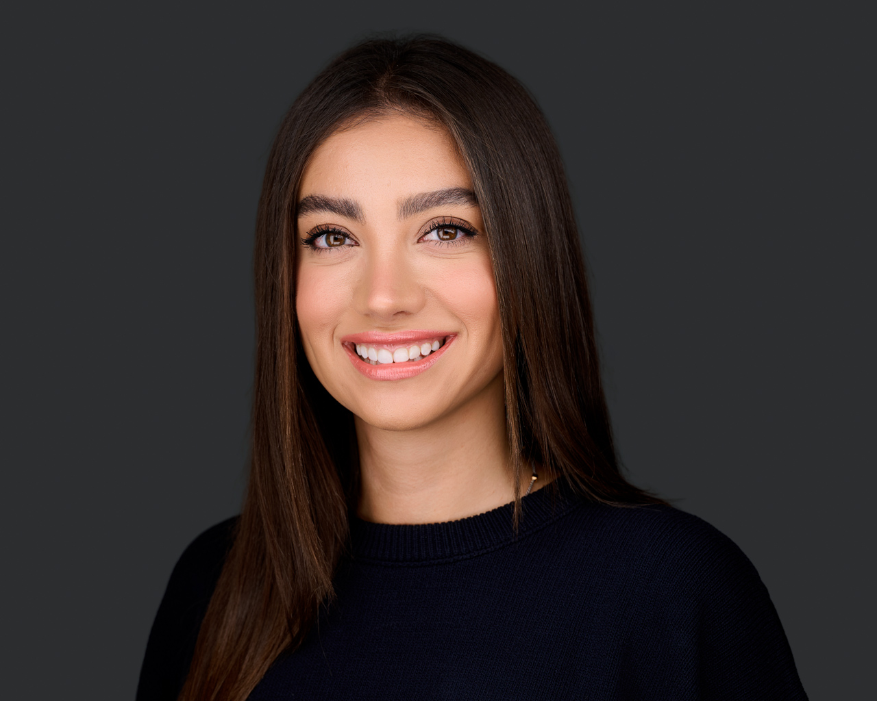 Ava Ahmadi headshot