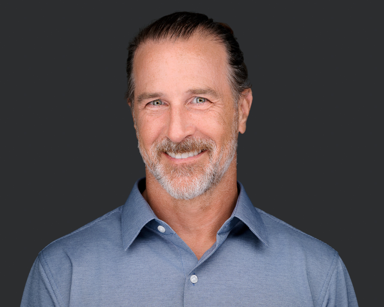 Alex Sinunu headshot