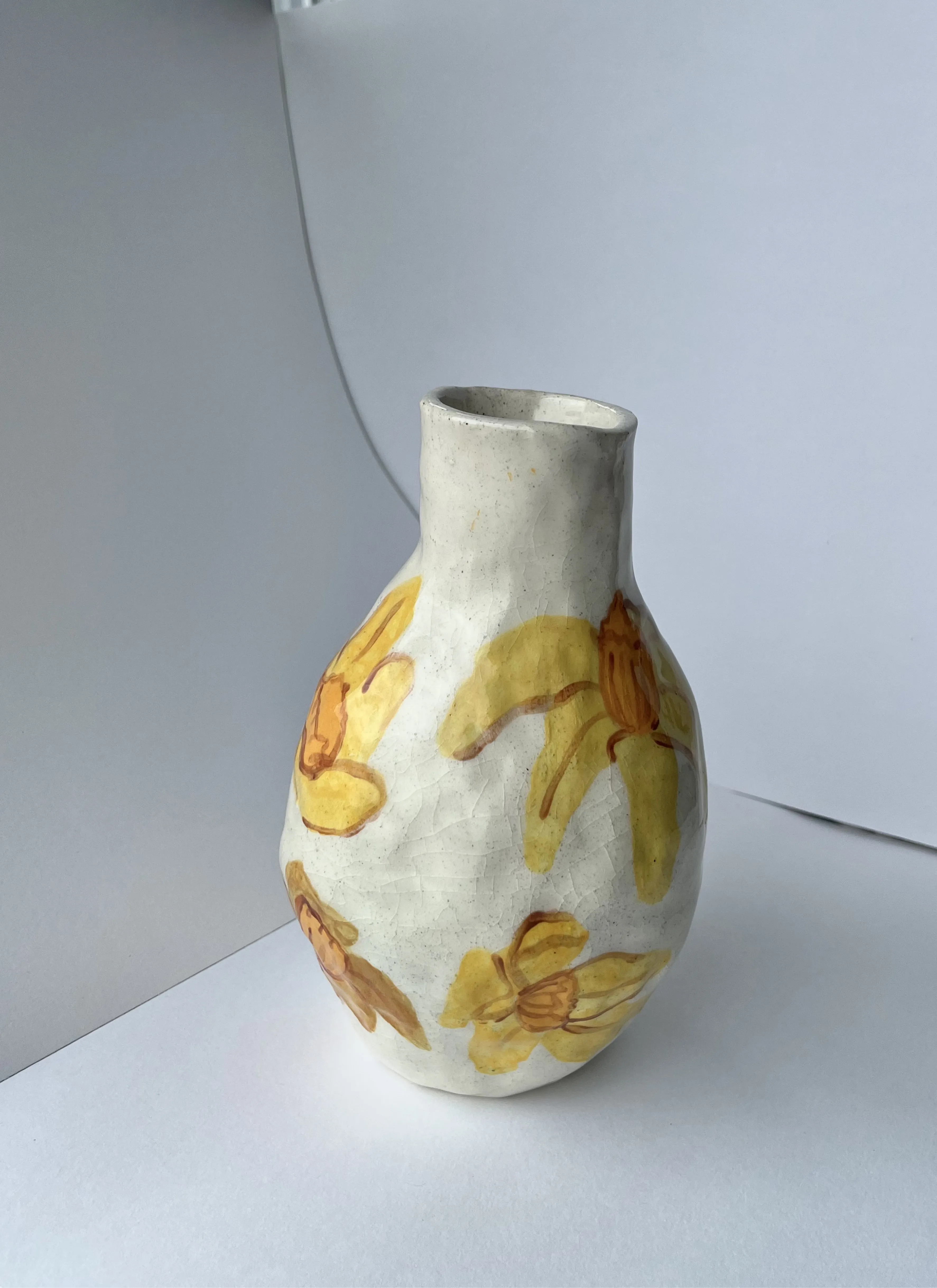 Flower vase with painted daffodils.