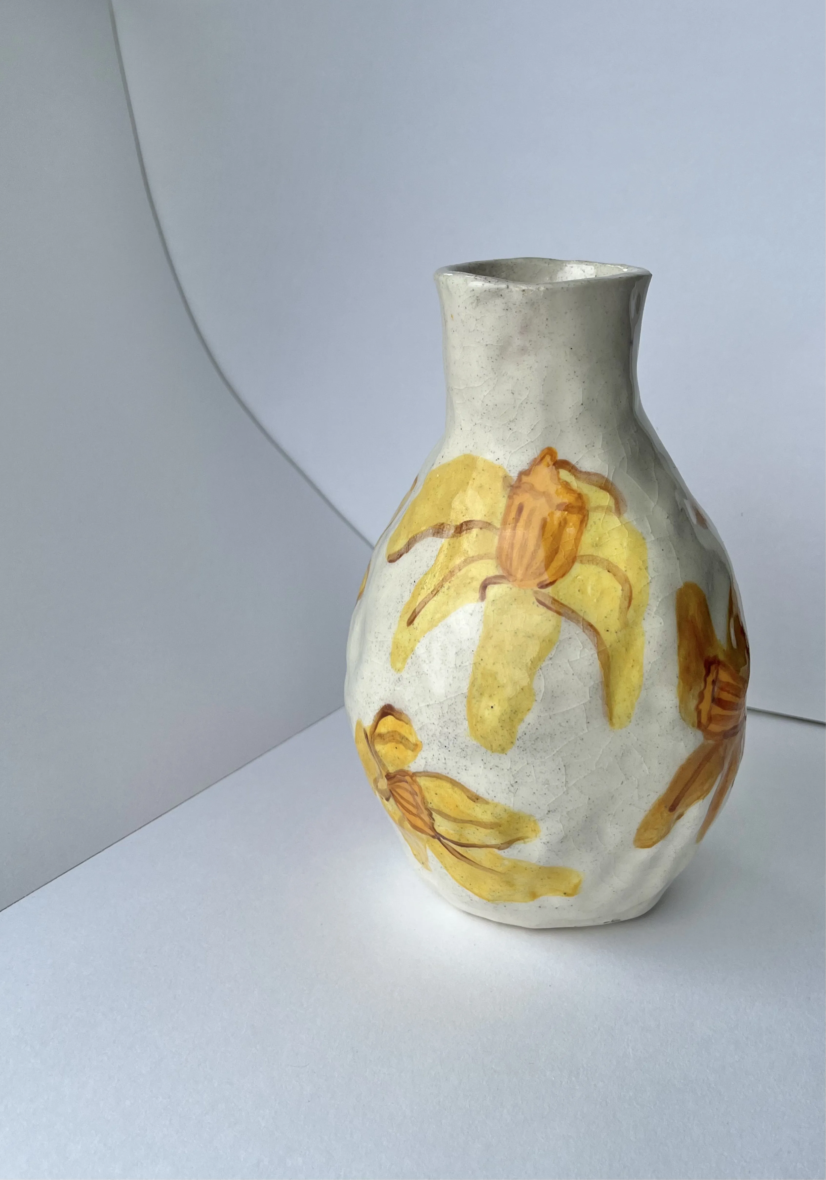 Flower vase with painted daffodils.