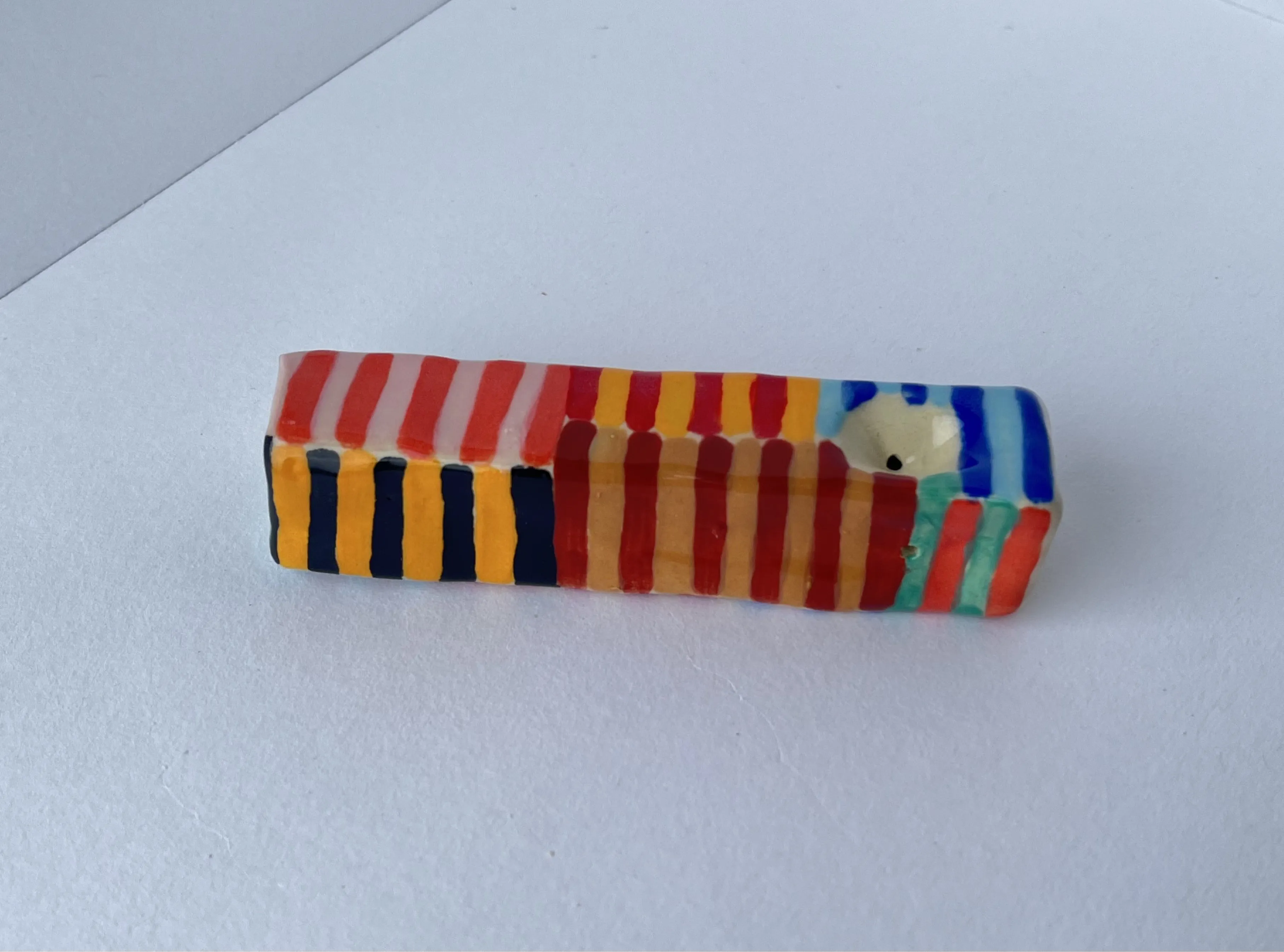 striped boxy smoking pipe.
